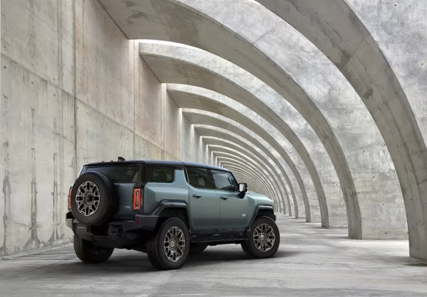 Exploring the 2023 GMC Hummer EV 3X Pickup: A Balance of Power and Practicality